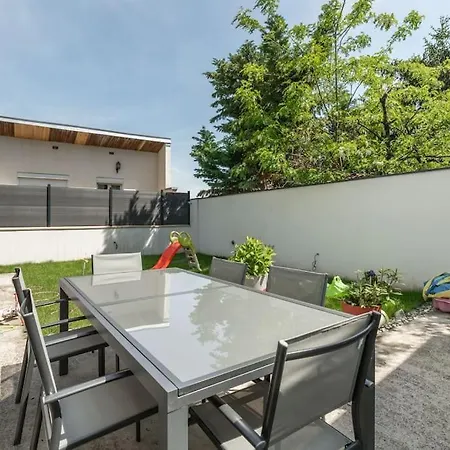 A Beautiful House With Garden, 7 Guests Argenteuil