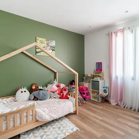A Beautiful House With Garden, 7 Guests Argenteuil